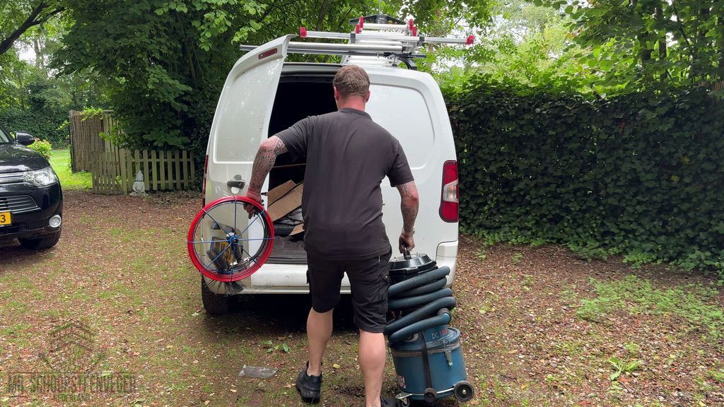 Schoorsteen onderhoud Apeldoorn ladder bus Schoorsteen onderhoud Apeldoorn ladder bus